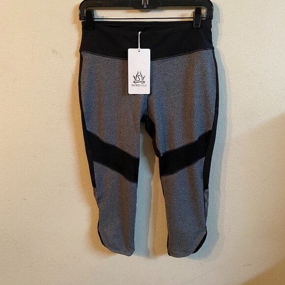 THE FREE YOGA LARGE HEATHERGRAY & BLACK WITH MESH LEGGINGS - Picture 1 of 4